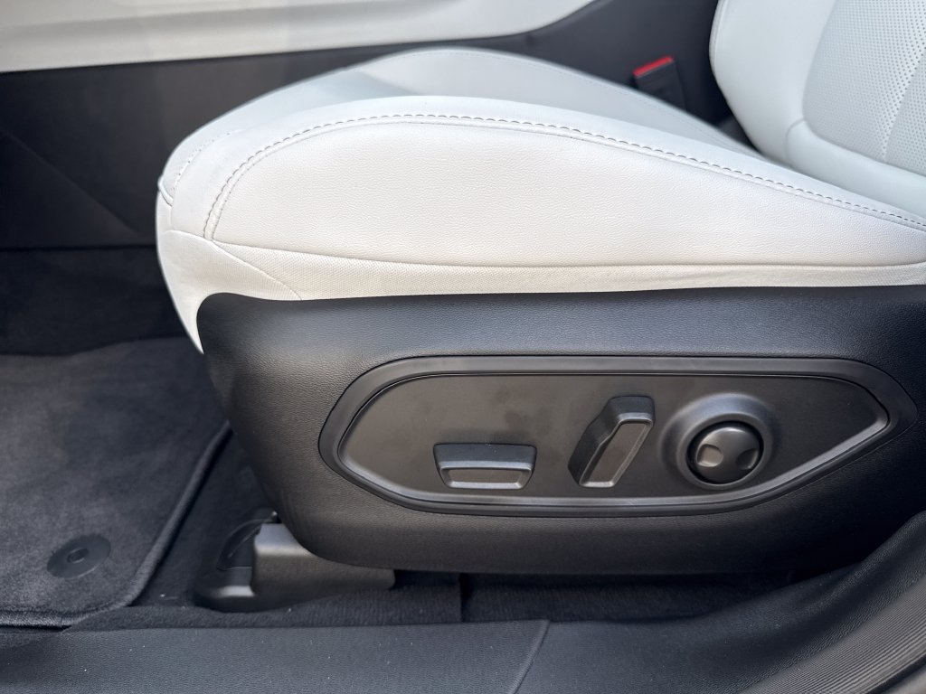 Used 2026 Jeep Cherokee Limited AWD/4WD image 17