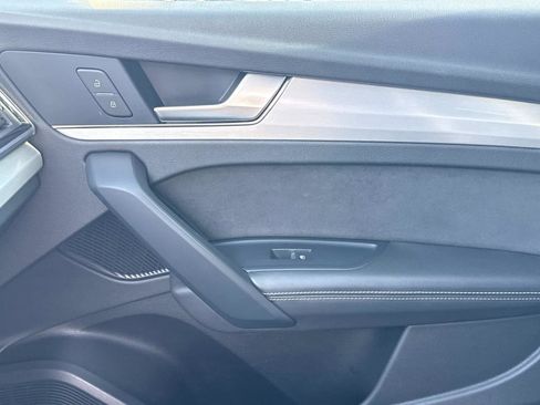 Used 2021 Audi Q5 e Premium Plus w/ Premium Plus Package image 21