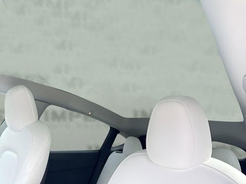 Used 2022 Tesla Model Y Performance image 12