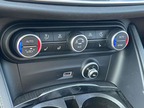 Used 2022 Alfa Romeo Stelvio Ti image 6