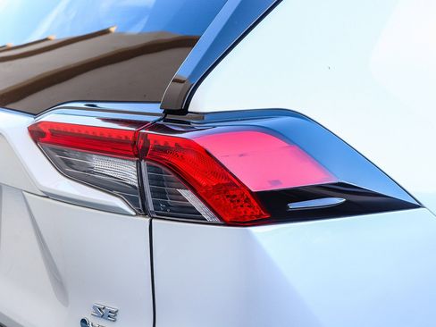 Used 2025 Toyota RAV4 SE image 11