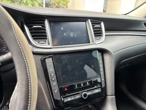 Used 2023 INFINITI QX50 Luxe FWD image 7