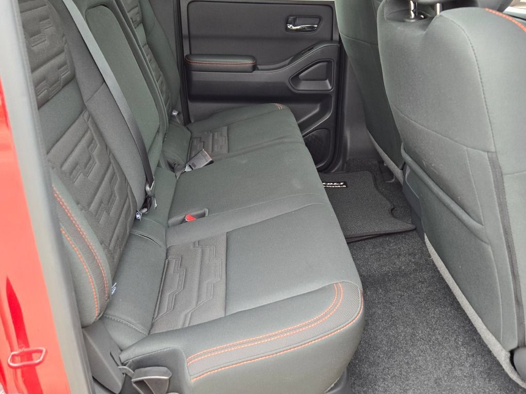 Used 2025 Nissan Frontier PRO-4X AWD/4WD image 9