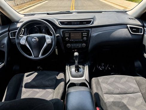 Used 2015 Nissan Rogue S w/ S Family Package FWD image 11