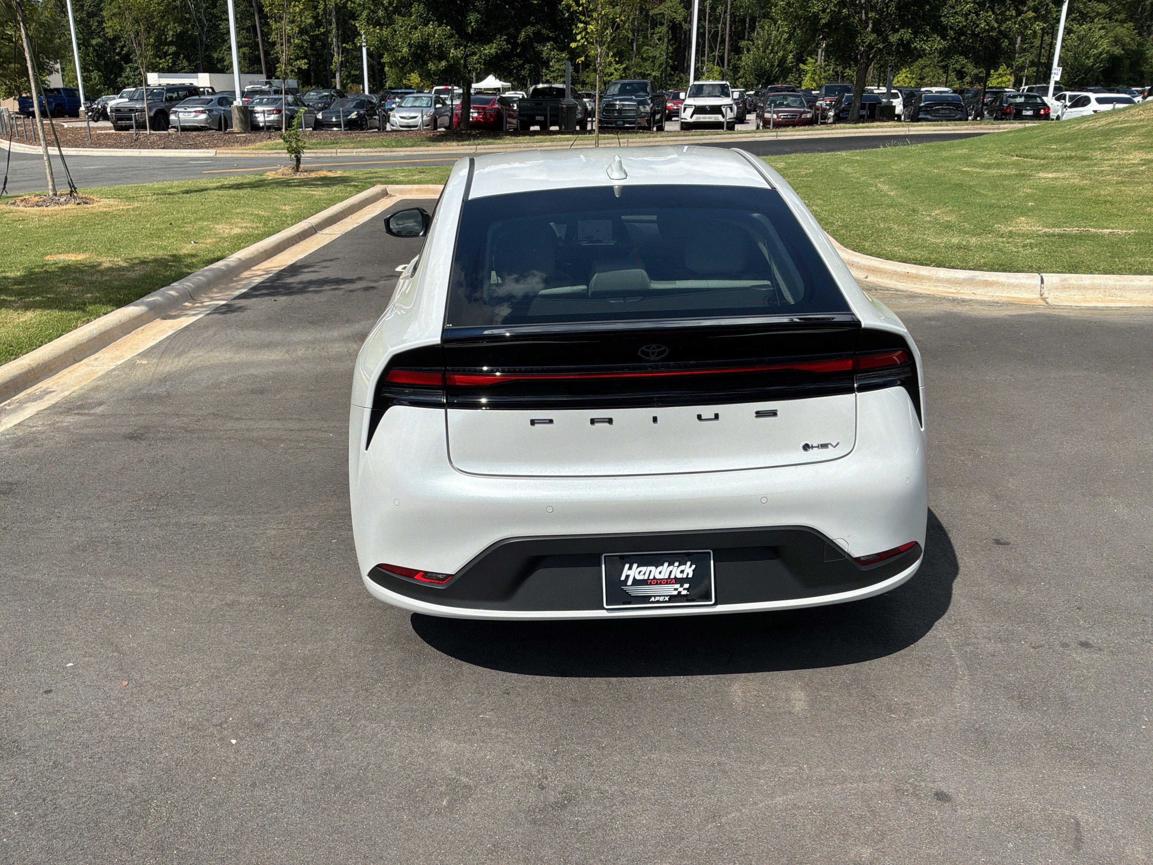 Used 2024 Toyota Prius LE FWD image 9