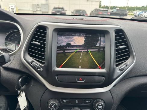 Used 2014 Jeep Cherokee Trailhawk w/ Leather Interior Group AWD/4WD image 8