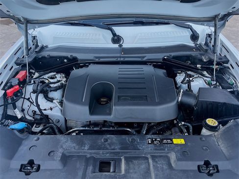 Used 2023 Land Rover Defender 130 SE image 33