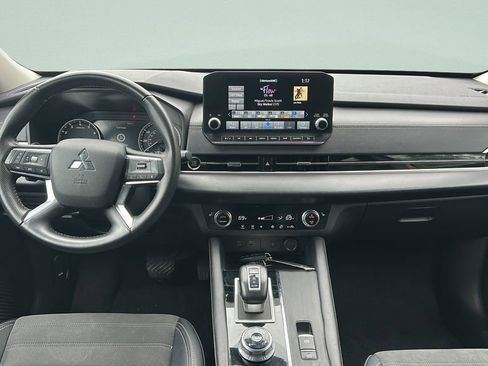 Used 2024 Mitsubishi Outlander SE Black Edition FWD image 11