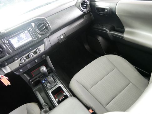 Used 2019 Toyota Tacoma SR w/ SR Convenience Package image 11
