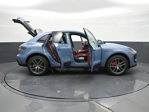 Certified 2022 Porsche Macan S AWD/4WD image 34