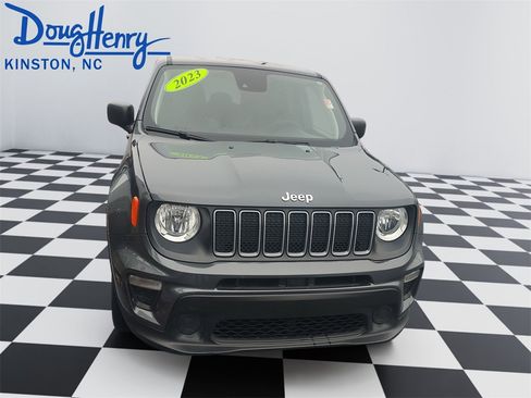 Used 2023 Jeep Renegade Latitude image 8