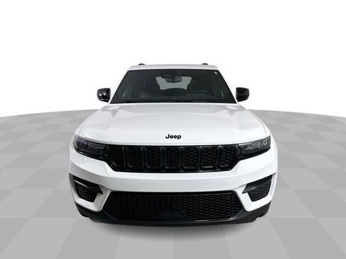 Used 2023 Jeep Grand Cherokee Altitude AWD/4WD image 3