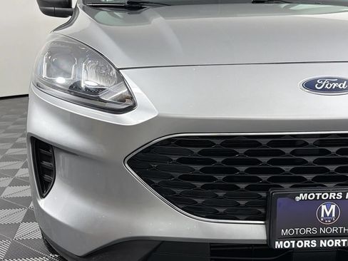 Used 2022 Ford Escape SE w/ Cold Weather Package AWD/4WD image 3