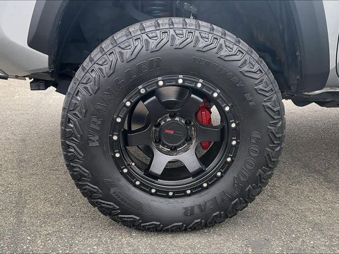 Used 2023 Toyota Tacoma TRD Off-Road image 12