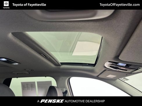 Used 2024 Hyundai Palisade Limited AWD/4WD image 3