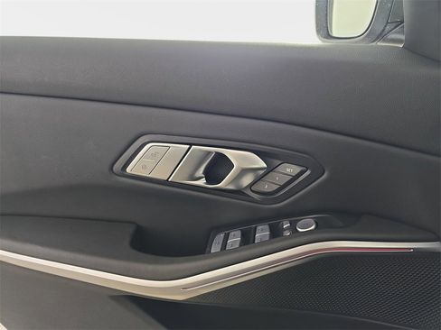 Used 2025 BMW 330i xDrive Sedan w/ Premium Package image 31