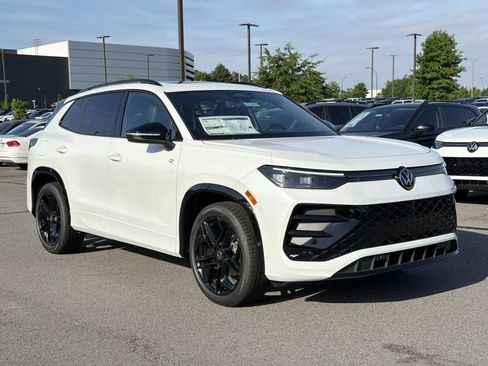 New 2026 Volkswagen Tiguan SE R-Line FWD image 7