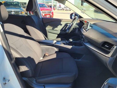 Used 2023 Nissan Rogue S image 12