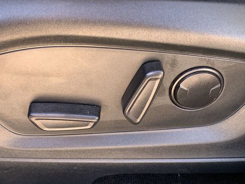 Used 2022 Ford Explorer Limited image 21