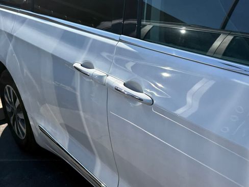 Used 2023 Chrysler Pacifica Limited image 6