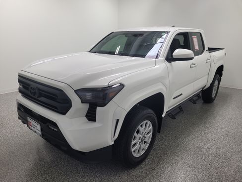 Used 2024 Toyota Tacoma SR5 RWD image 2