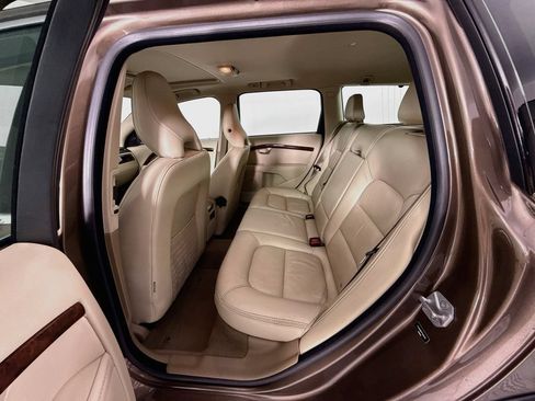 Used 2015 Volvo XC70 3.2 Premier w/ Protection Package AWD/4WD image 25