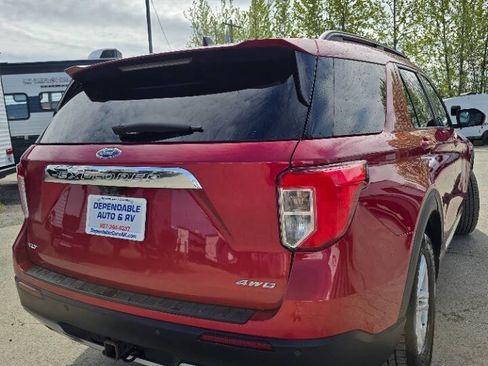 Used 2021 Ford Explorer XLT w/ Equipment Group 202A AWD/4WD image 6