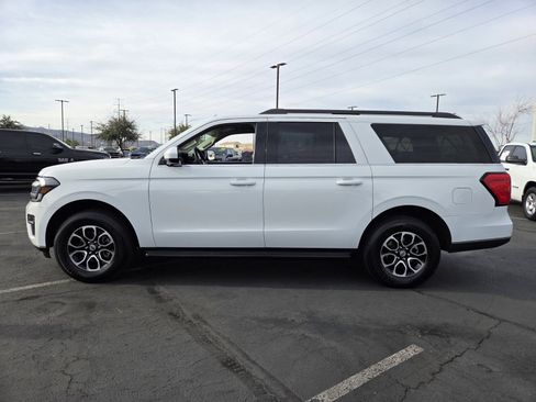 Certified 2024 Ford Expedition Max XLT image 3
