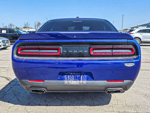 Used 2019 Dodge Challenger SXT image 5