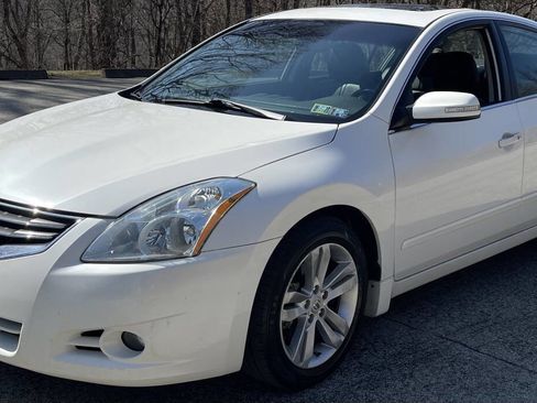 Used 2011 Nissan Altima 3.5 SR w/ 3.5SR Premium Pkg image 1