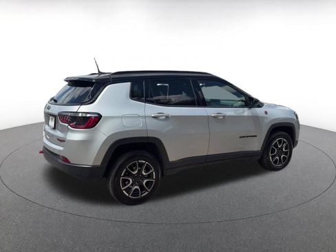 Used 2025 Jeep Compass Trailhawk AWD/4WD image 10