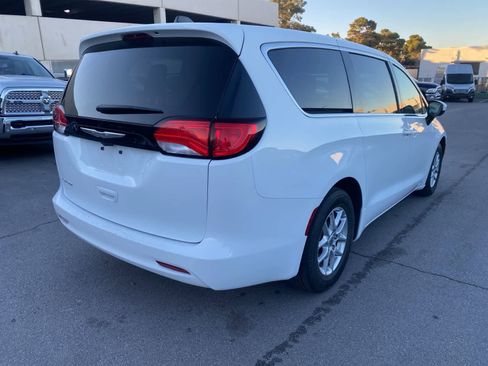 Used 2023 Chrysler Voyager LX image 6