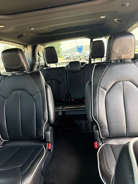 Used 2026 Chrysler Pacifica Limited FWD image 22