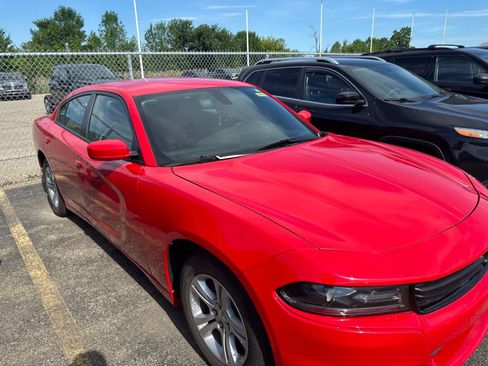 Used 2021 Dodge Charger SXT w/ Leather Interior Group RWD image 9