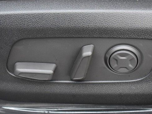 New 2026 Kia Carnival EX image 22