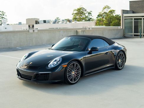 Used 2018 Porsche 911 Carrera 4S image 9