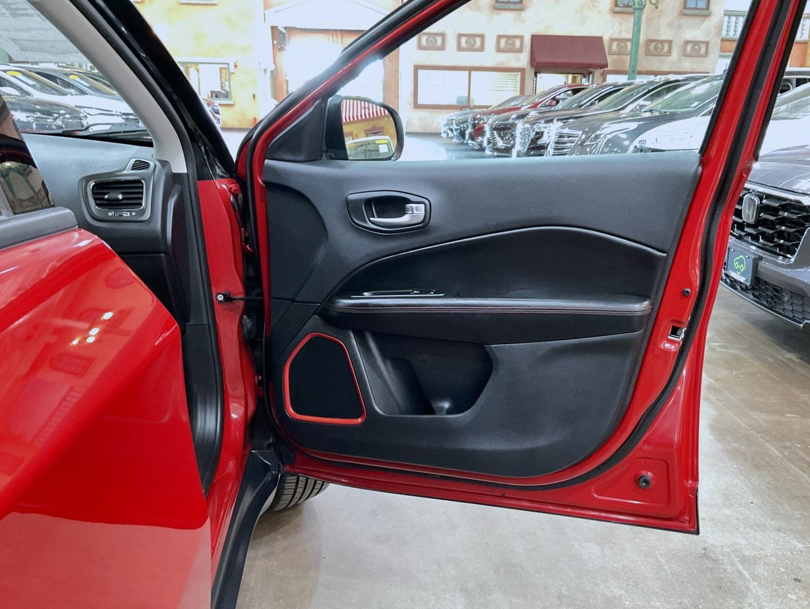 Used 2019 Jeep Compass Trailhawk w/ Cold Weather Group AWD/4WD image 16