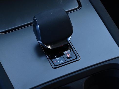 Used 2024 Land Rover Discovery Sport S image 19