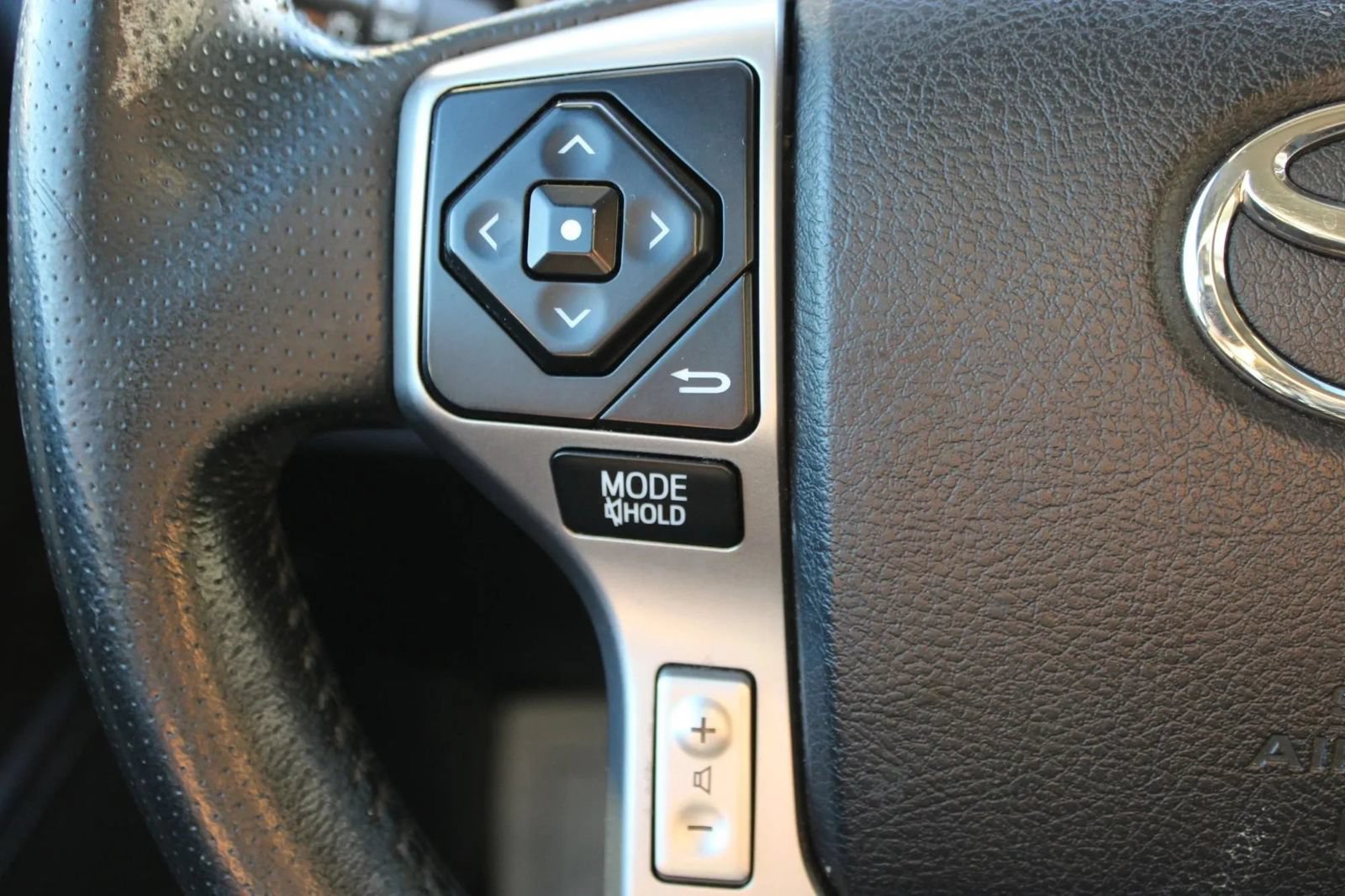 Used 2016 Toyota 4Runner SR5 AWD/4WD image 25