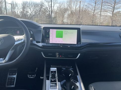 Certified 2025 Volkswagen Atlas Cross Sport SEL Premium R-Line image 28