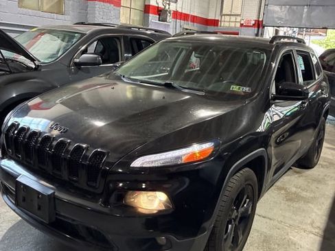 Used 2016 Jeep Cherokee Latitude w/ Cold Weather Group AWD/4WD image 1