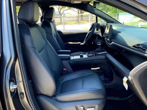 Used 2025 Toyota Sienna Limited image 9