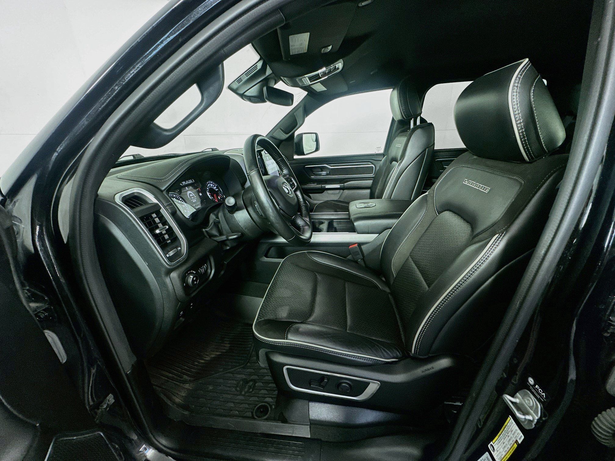 Used 2023 RAM 1500 Laramie AWD/4WD image 13