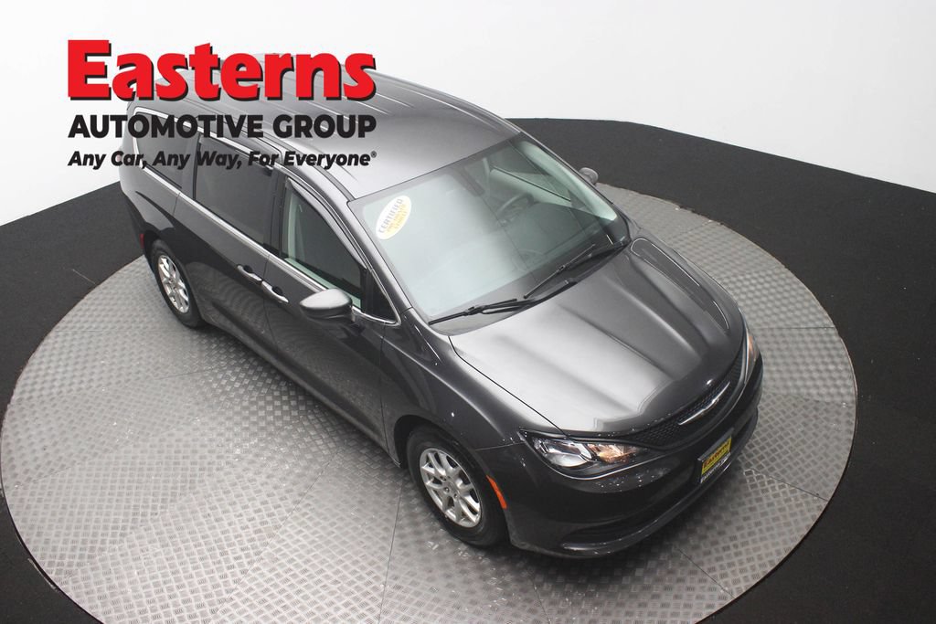 Used 2022 Chrysler Voyager LX FWD image 4
