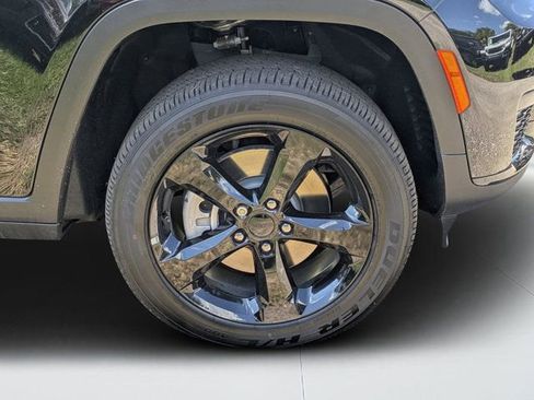 New 2025 Jeep Grand Cherokee L Altitude image 9