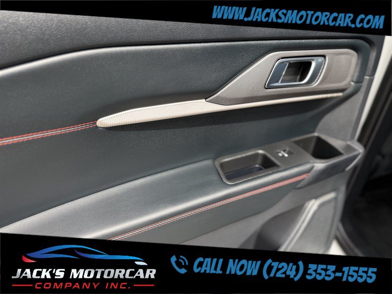 Used 2025 Ford Explorer ST-Line w/ ST-Line Street Pack AWD/4WD image 25