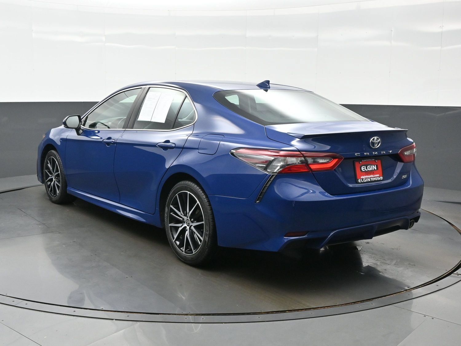 Used 2024 Toyota Camry SE FWD image 4