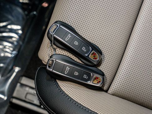 Used 2025 Porsche 911 Carrera image 21