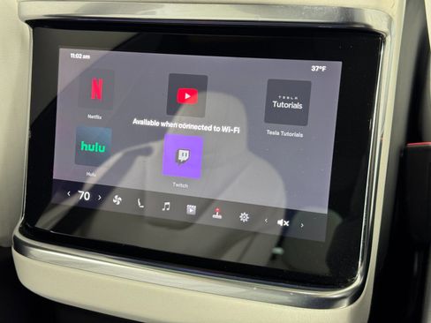 Used 2022 Tesla Model X image 39