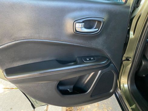 Used 2018 Jeep Compass Sport AWD/4WD image 30